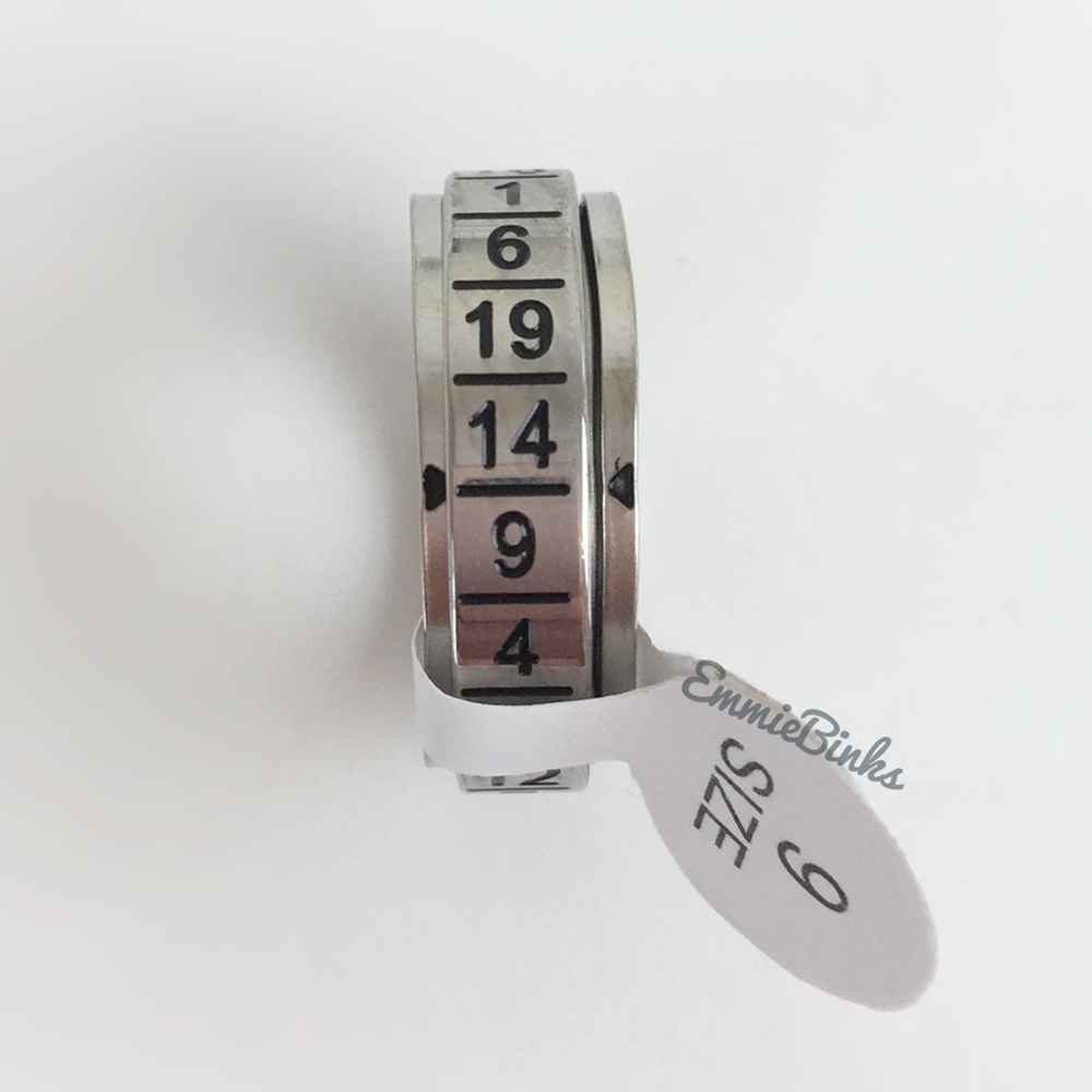 ✨3for$38  NWT Stainless Steel Dice Rotatable Numbers / Spinning Ring Band